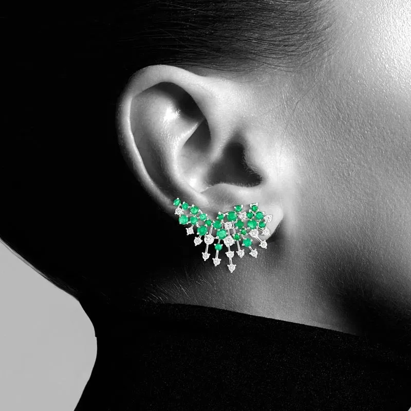 18k Luminus White Gold Earring With 1.51 Cts Vs-Gh And Black Diamonds  And Emerald
