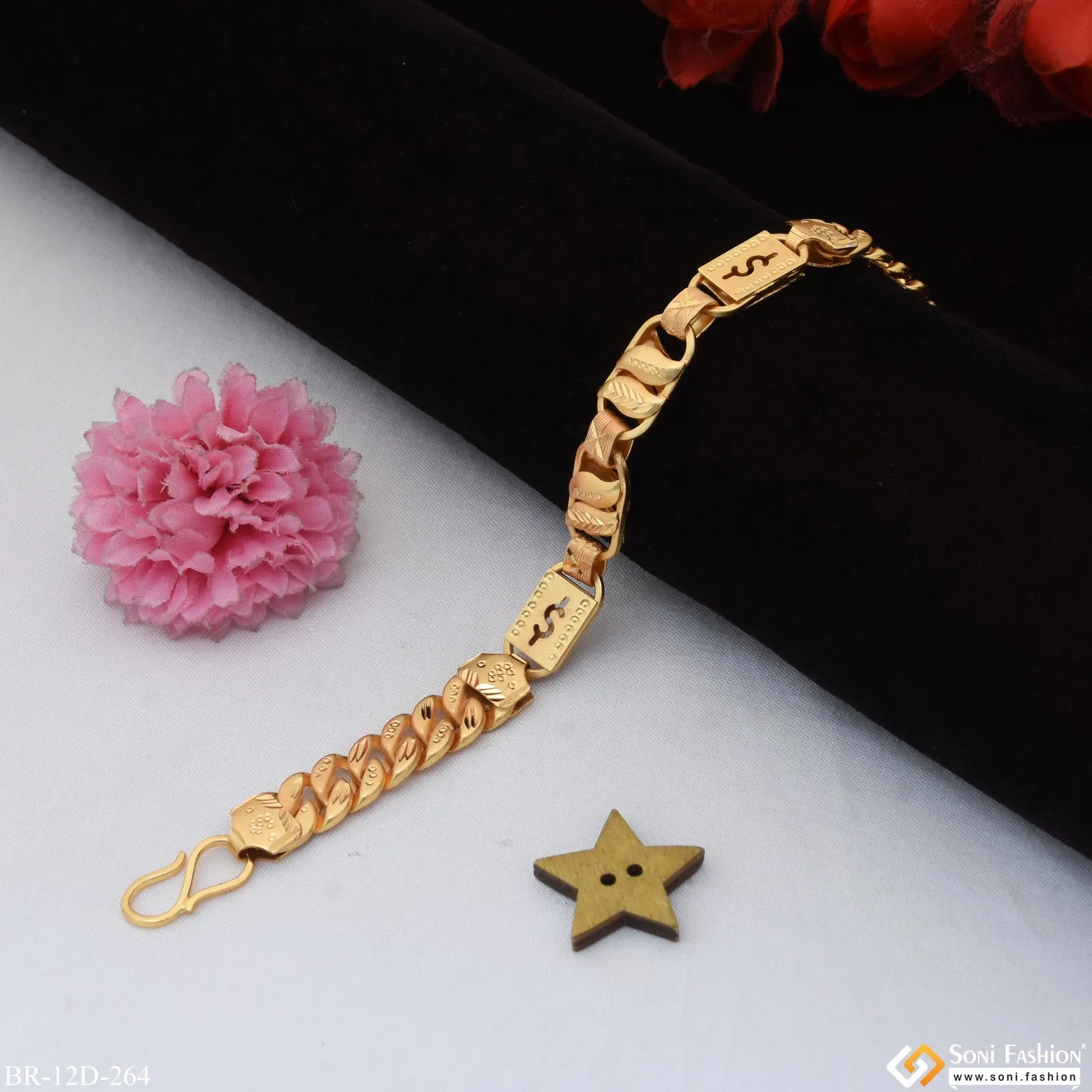 Decorative Design Gold Plated Pokal Bracelet for Men - Style D264
