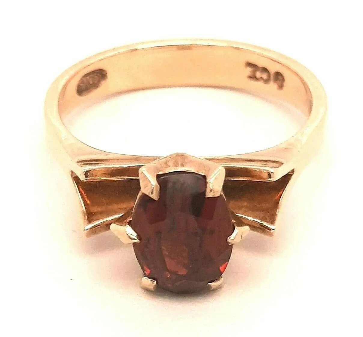 Garnet & 9ct Yellow Gold Ring - Split Swept Up Shoulders - Fine Jewellery