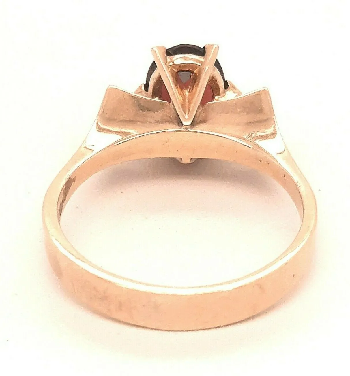 Garnet & 9ct Yellow Gold Ring - Split Swept Up Shoulders - Fine Jewellery