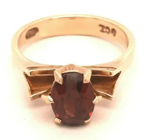 Garnet & 9ct Yellow Gold Ring - Split Swept Up Shoulders - Fine Jewellery