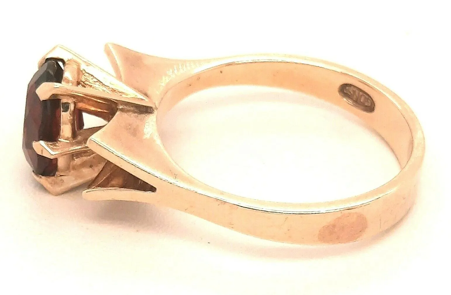 Garnet & 9ct Yellow Gold Ring - Split Swept Up Shoulders - Fine Jewellery