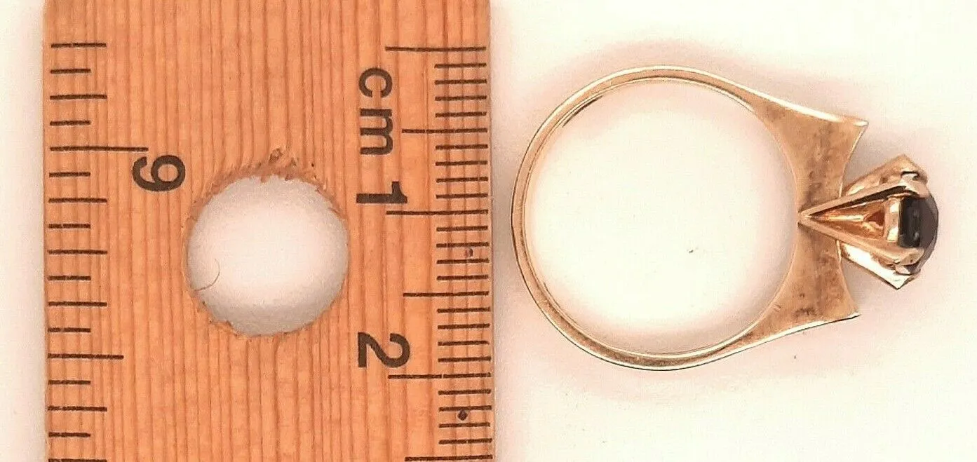 Garnet & 9ct Yellow Gold Ring - Split Swept Up Shoulders - Fine Jewellery