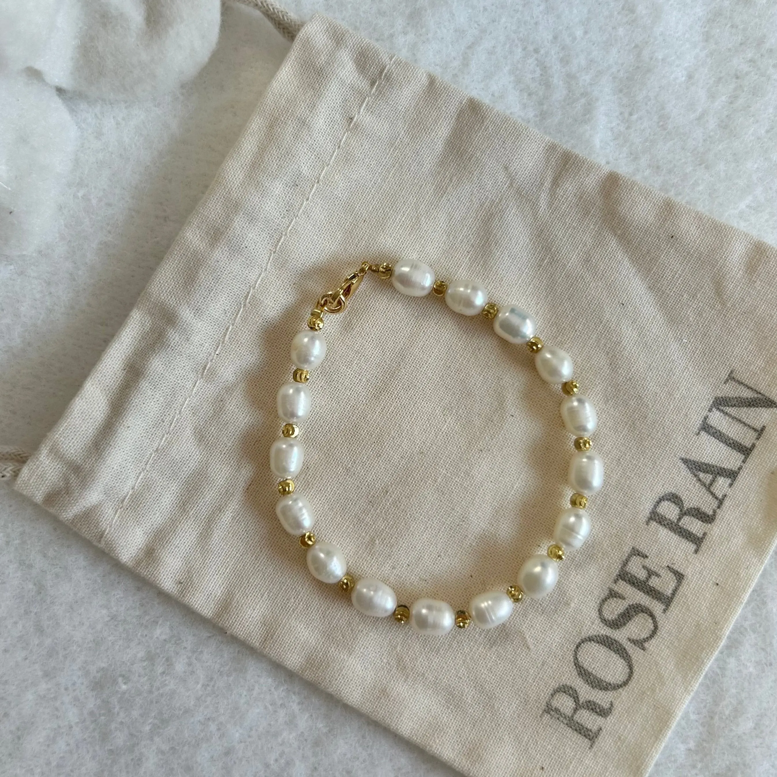 NOVA LARGE PEARL BEADED BRACELET IN 18K GOLD