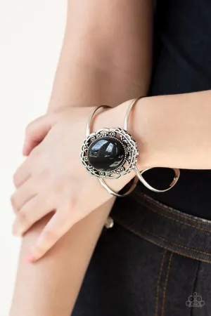 Paparazzi Bracelet ~ Vibrantly Vibrant - Black