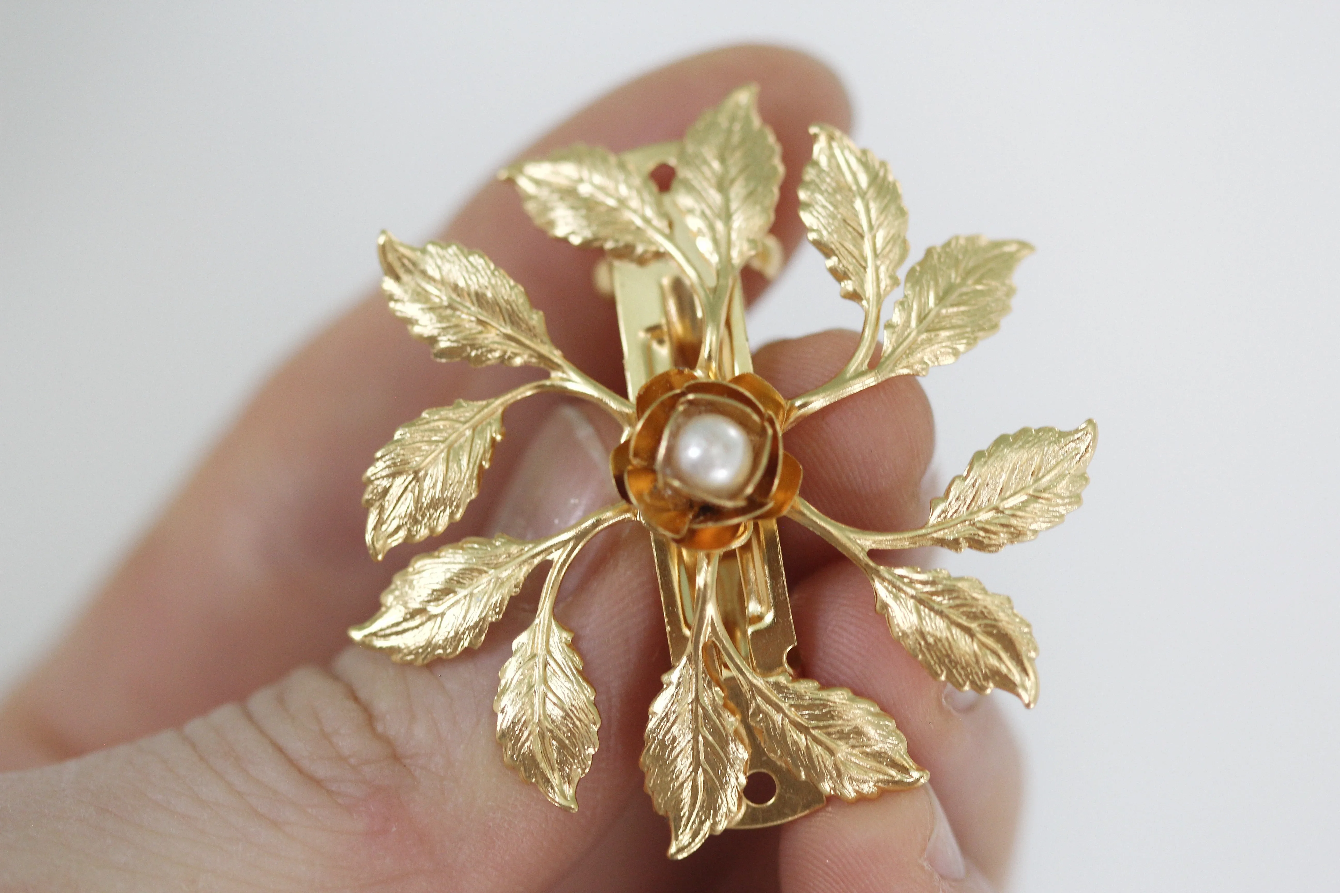Preorder* Small Leaf Circle Barrette