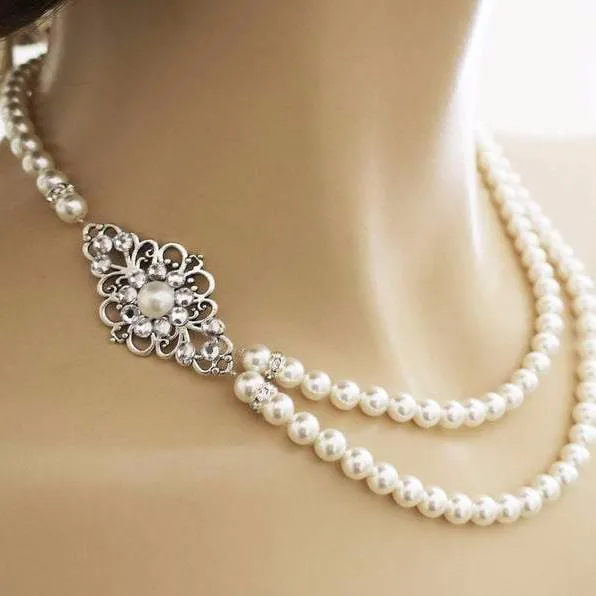 Side Brooch Pearl Necklace Ayli
